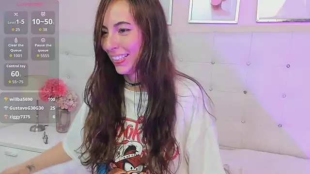 HollyBloom_ webcam