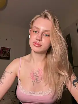blondiedoll webcam