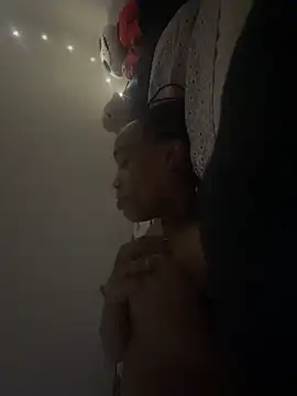 Lunalovesyou8 webcam