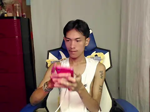 riks_tyler (Ask my age) - reach my goals to get me naked and cum