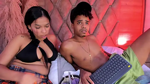 TaylorAndThalia webcam