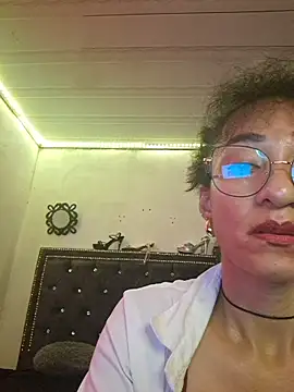 AmelieMartinez webcam