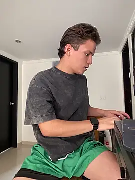 _Leo_Boy webcam