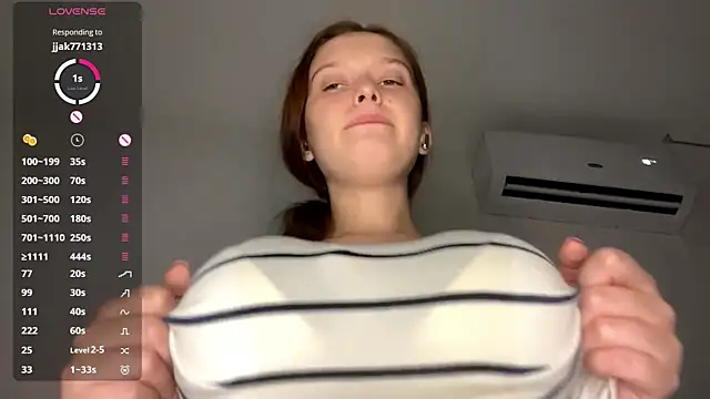 Eva_Shining_Star live cam on StripChat
