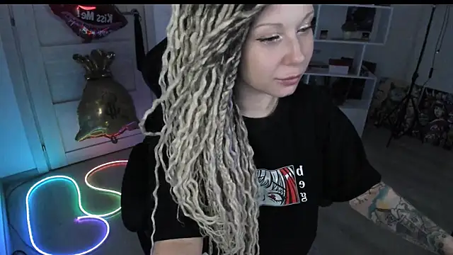 HoneySallyMoore live cam on StripChat