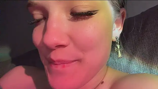 Carolini_i live cam on StripChat