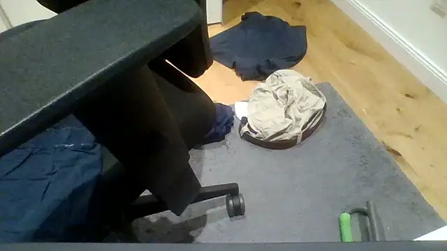 emilmirror13 live cam on StripChat
