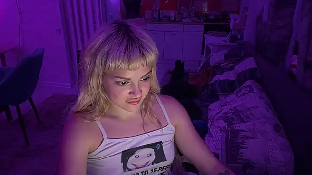 FreedaDeloach live cam on StripChat