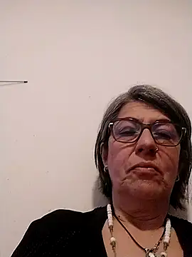 nocturnewhisper live cam on StripChat