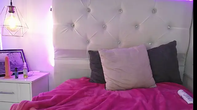 pretty-zoe live cam on StripChat