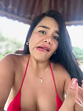 Issane_Peru live cam on StripChat