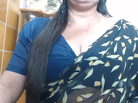 Maisa-130 live cam on StripChat
