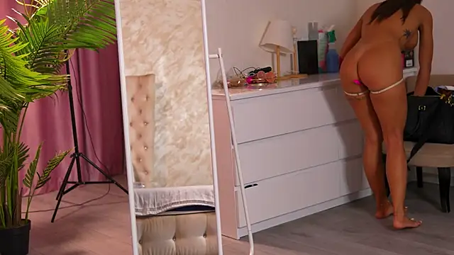 LalaRoze webcam