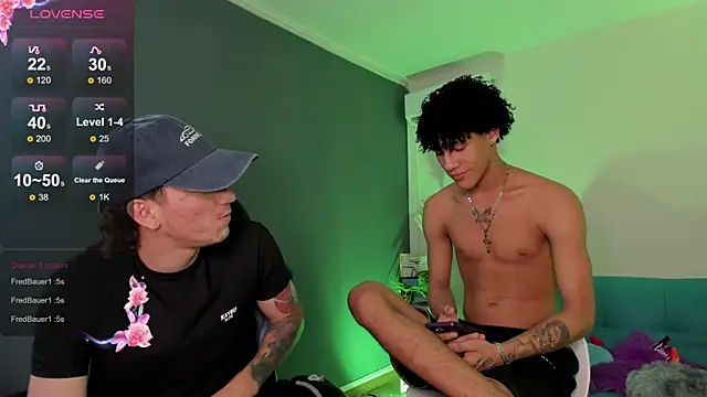 Handsomeboyss19 live cam on StripChat