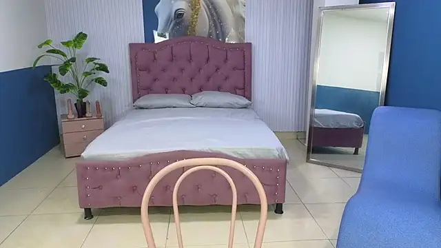 amy_lovelydoll live cam on StripChat