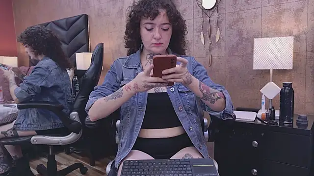 DaphneVelvett live cam on StripChat