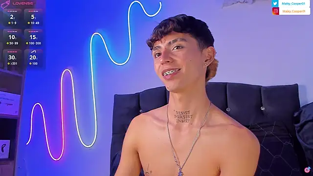 Maiky_Cooper01 live cam on StripChat