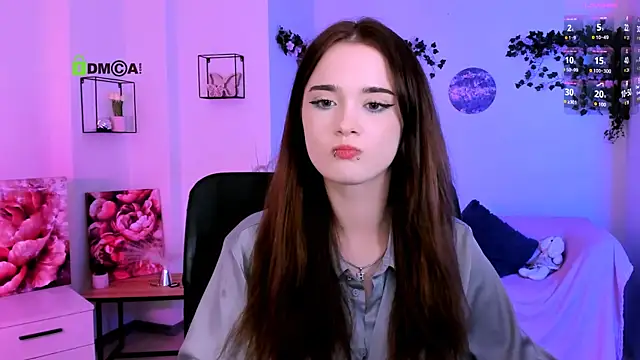 liana_kisses (F teen) - show ass in panties