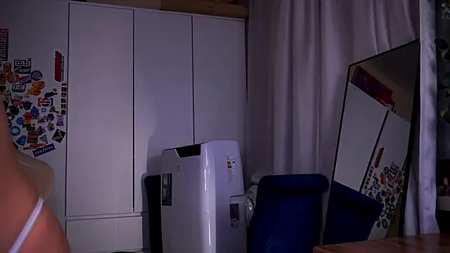Liuba_Fox live sex cam
