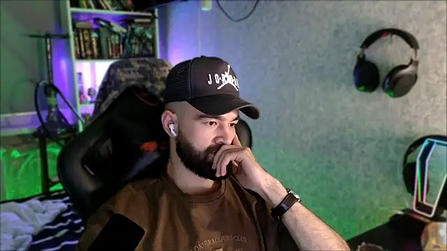 _Serious_Man webcam