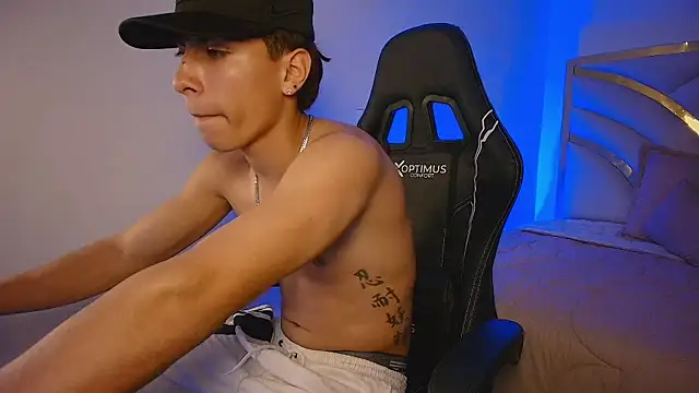 Ryaan_Stone webcam