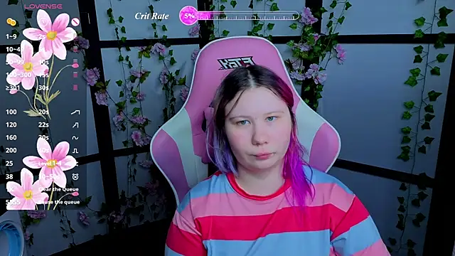 kitsune_little live cam on StripChat