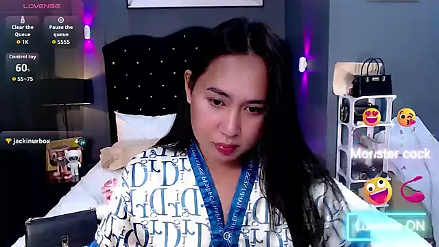 HOTTESTCANDYTS live cam on StripChat