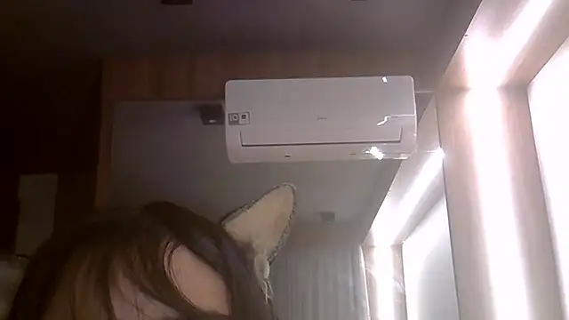 SkinnyKitten live cam on StripChat