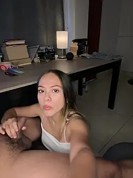 valery_and_Dani_ webcam