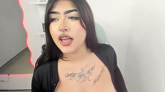hollycute__ - Hollycute__'s free webcam - UK Sex Cams