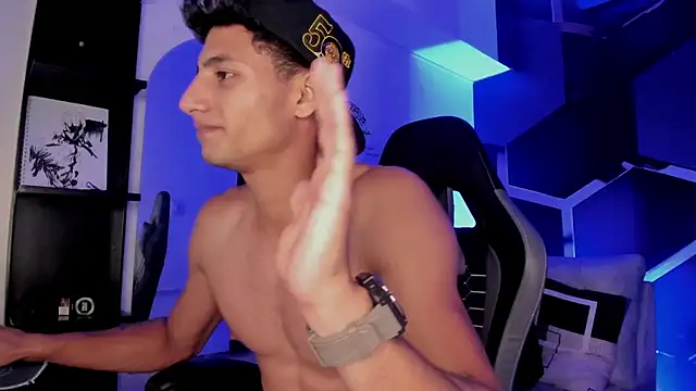 maxiimoromano_ (M young) - Sexy strip dance + Abs show 🕺🔥