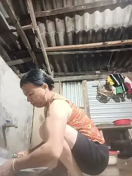 Chilly-wet live cam on StripChat