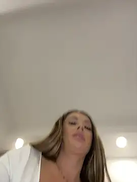 IsabellaEtthan live cam on StripChat