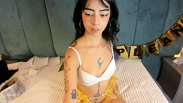 _Ivy_Luna live cam on StripChat