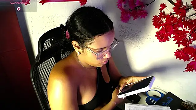 chleo_rosse (F young) - spank pussy x5