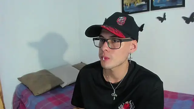 Vlad__night live cam on StripChat