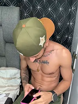 denis_winslow live cam on StripChat