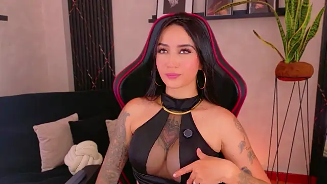 EmmyEvans1 live cam on StripChat