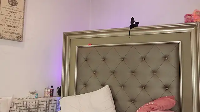 LeilaBie webcam