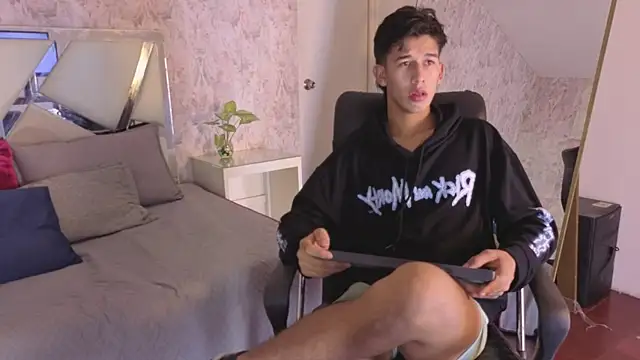 dave_eliot (M twink) - flash ass with oil