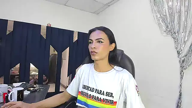 Model: Aisha_hotts777