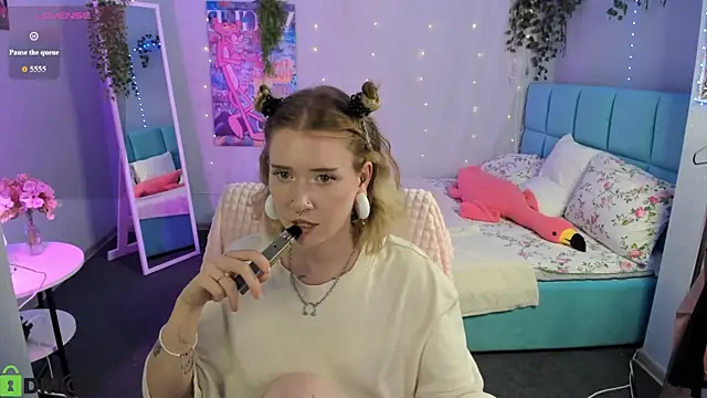 Elira_Vane webcam