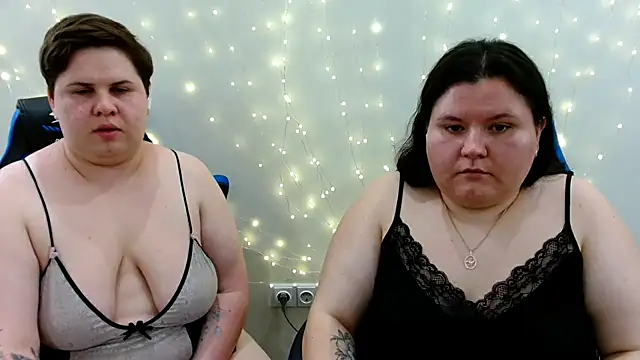 BeckyAndHellen webcam