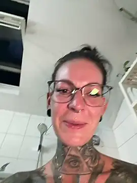 BrownieyQueen webcam
