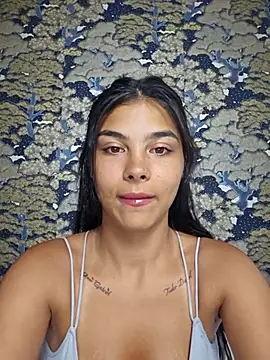 Crissdesire live cam on StripChat