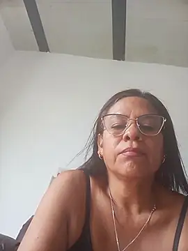 Crystal_Lovee live cam on StripChat