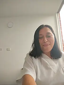Queen-yessi12 live cam on StripChat