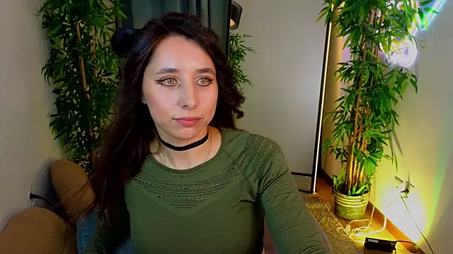 KiraNoir___ live cam on StripChat