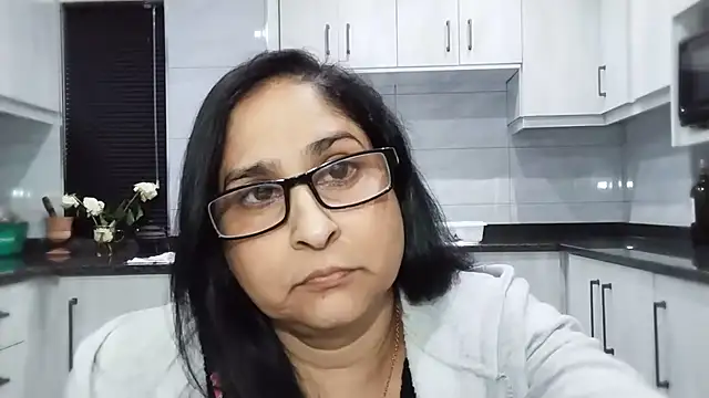 Indiankushy live cam on StripChat