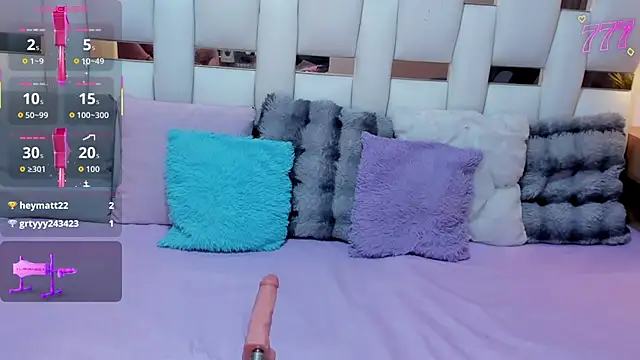Nauthy_Nahomi live cam on StripChat